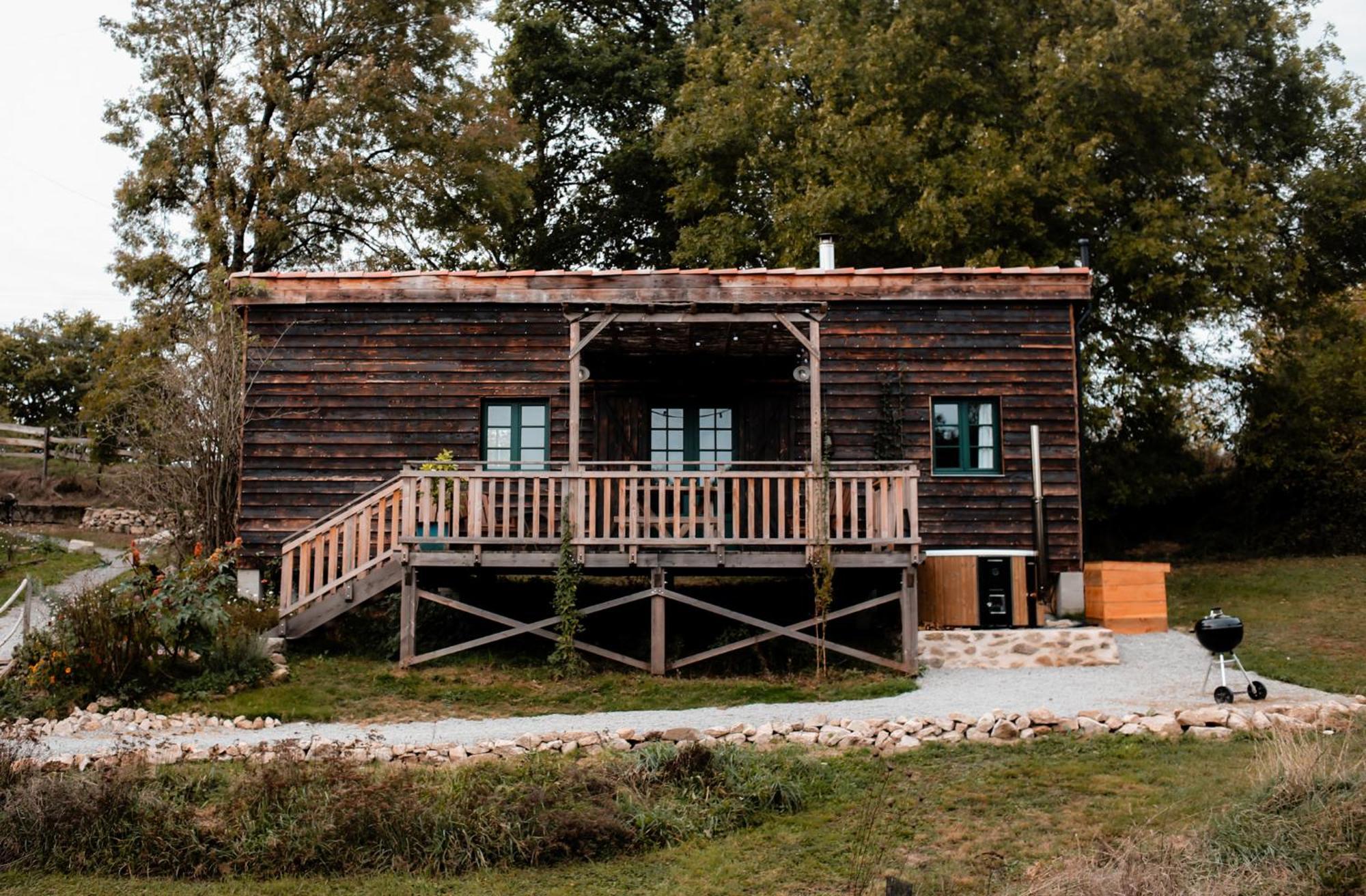 Busserolles La Ferme Du Pont De Maumy, Cabane Au Bord De L'Etang Et Bain Nordique מראה חיצוני תמונה