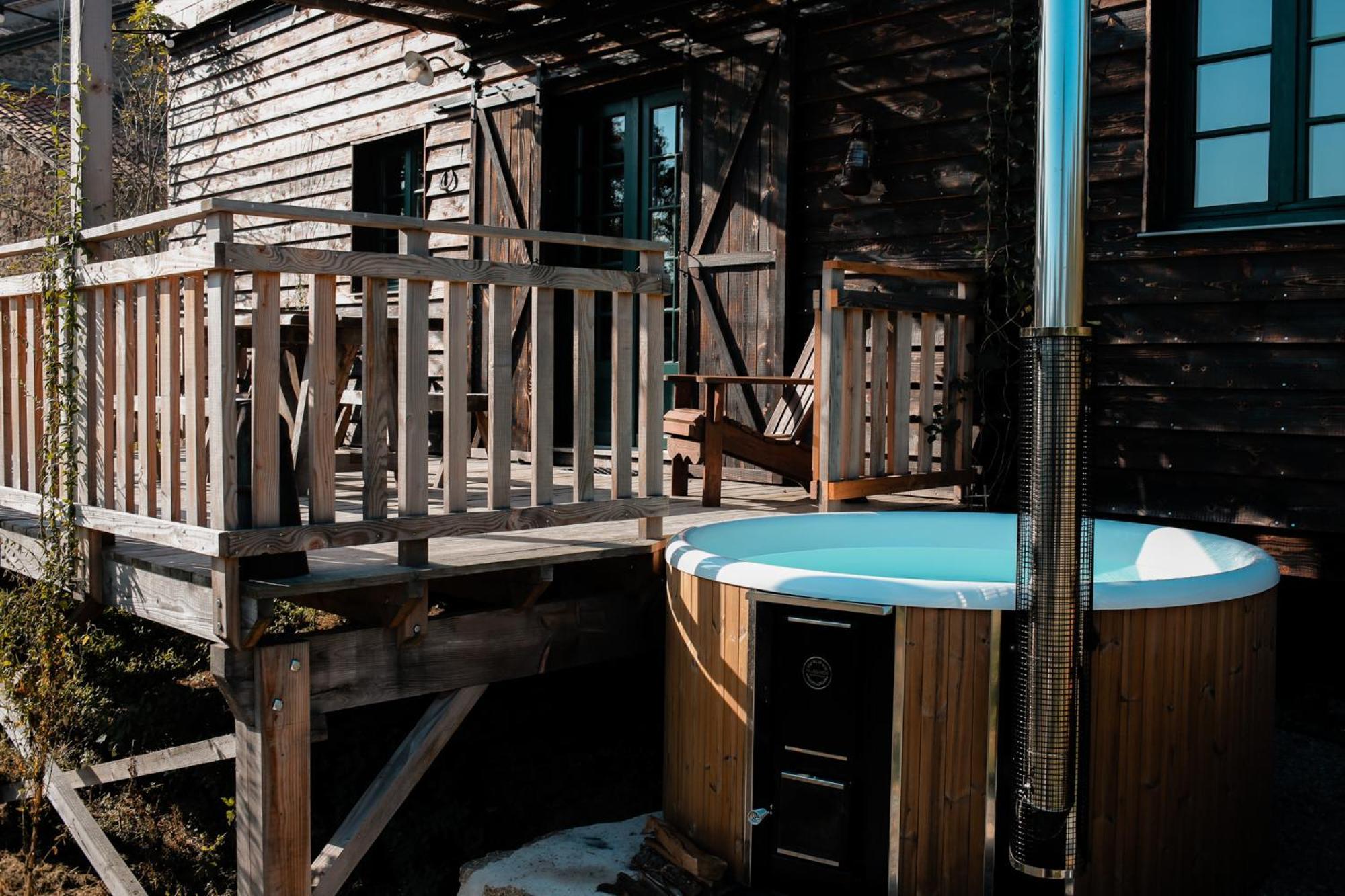 Busserolles La Ferme Du Pont De Maumy, Cabane Au Bord De L'Etang Et Bain Nordique מראה חיצוני תמונה