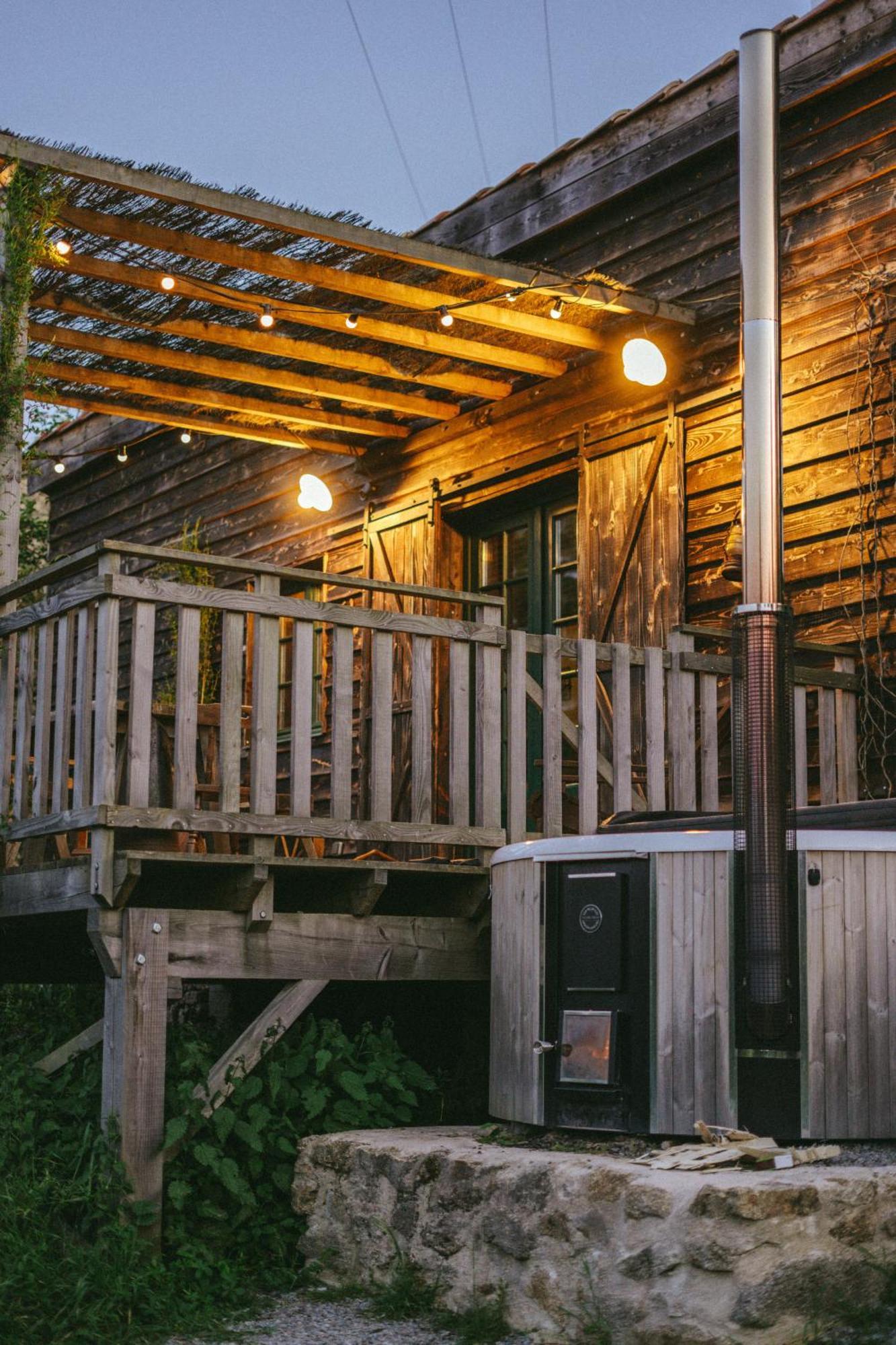 Busserolles La Ferme Du Pont De Maumy, Cabane Au Bord De L'Etang Et Bain Nordique מראה חיצוני תמונה