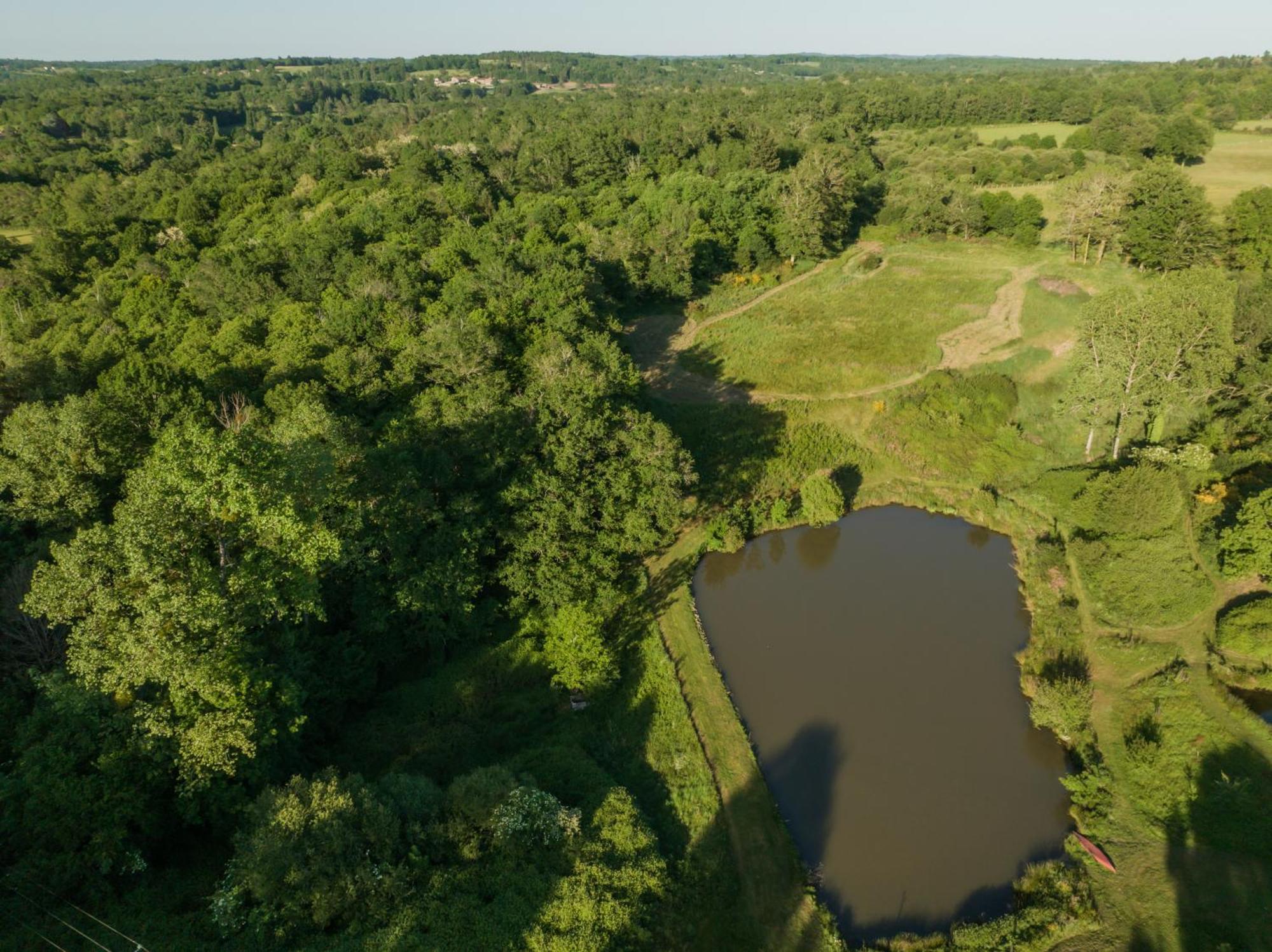 Busserolles La Ferme Du Pont De Maumy, Cabane Au Bord De L'Etang Et Bain Nordique מראה חיצוני תמונה
